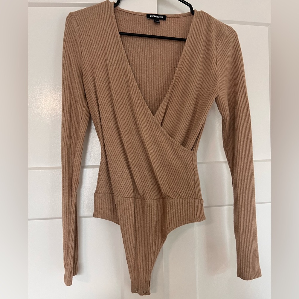 Crossover v-neck express bodysuit size xs